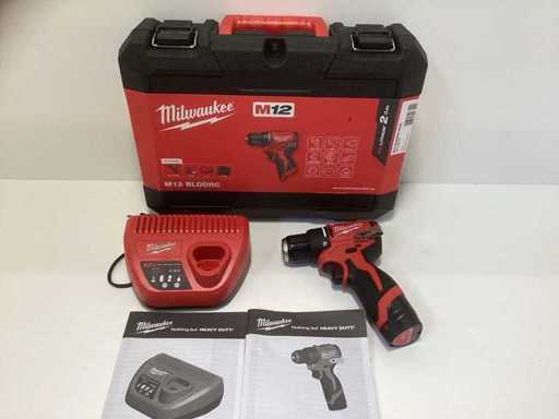Milwaukee M12 BLDDRC-202C Akkuschrauber 12V 2,0Ah im Gehäuse